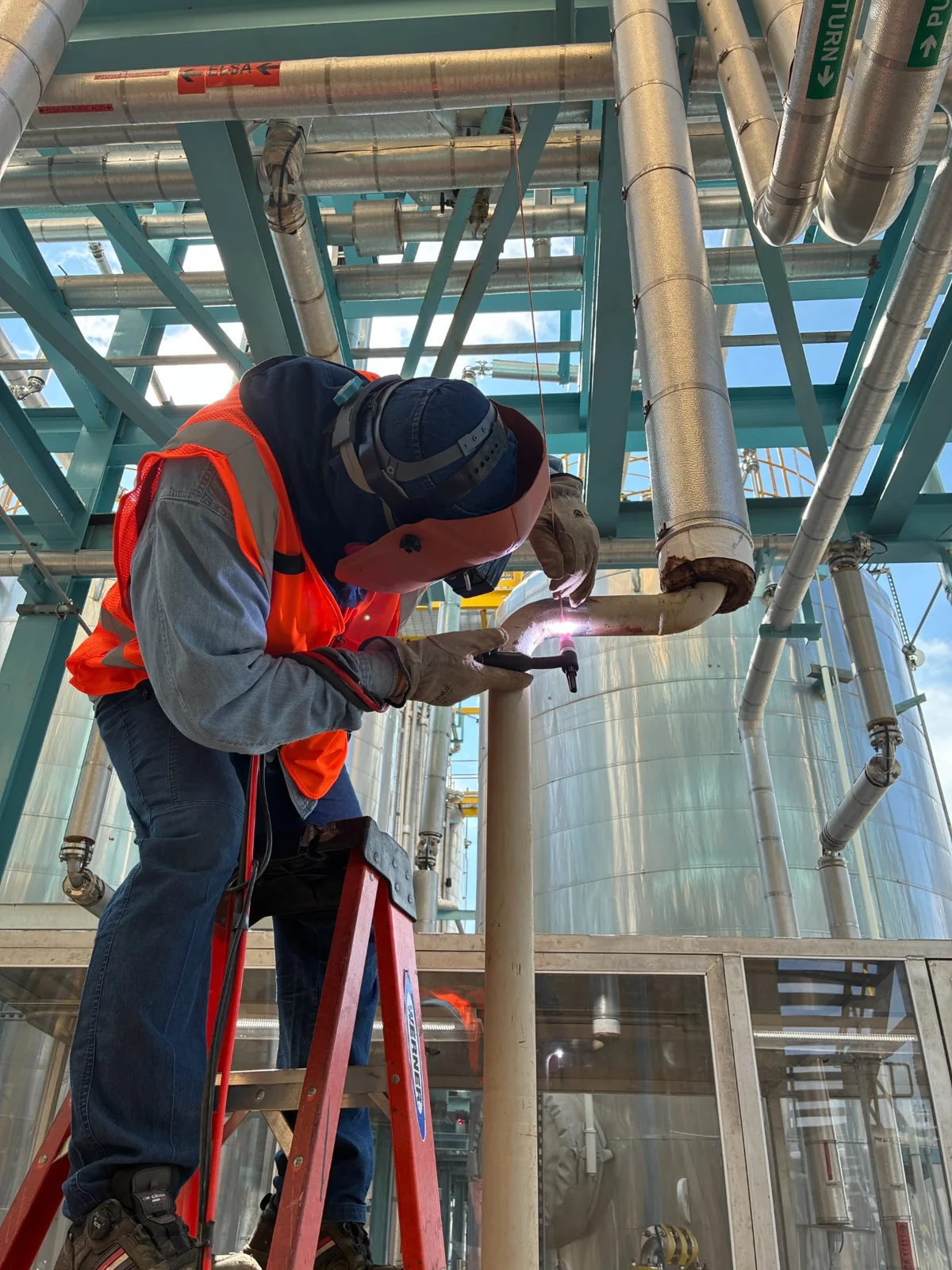 DS Plant field specialist working on industrial piping