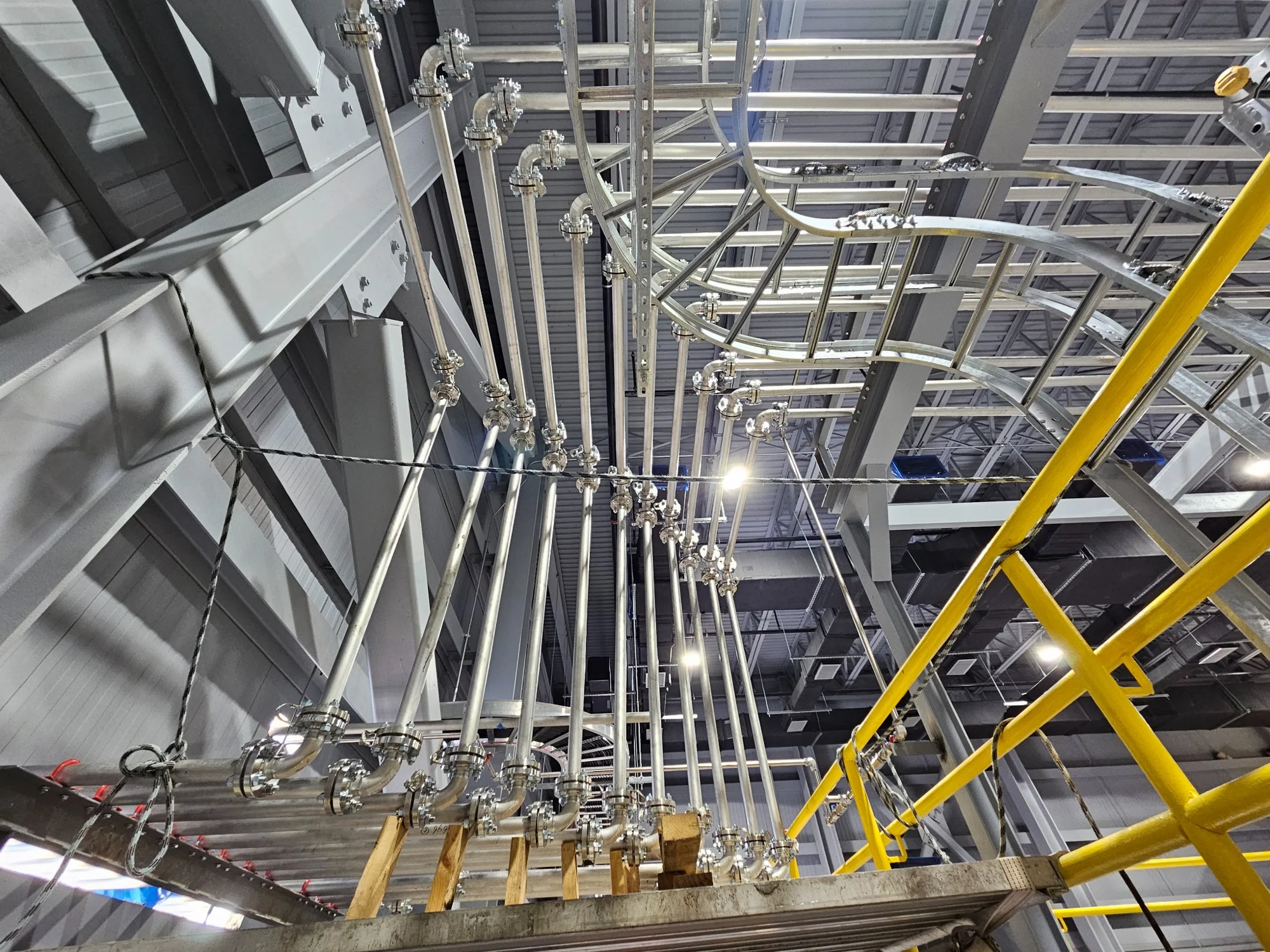 Coordinated stainless steel piping in an industrial plant